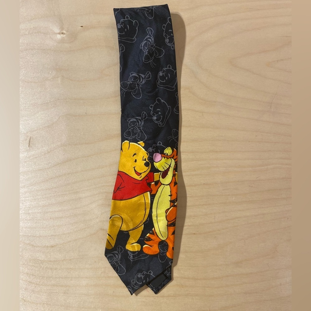Disney Winnie the Pooh and Tigger Black Tie (B)